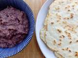 Tortillas de harina y frijoles refritos (Honduras)