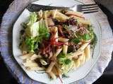 Penne rigate raffinées, champignons forestiers et salade folle