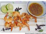 Brochettes de crevettes grillees, sauce aux herbes et citron vert