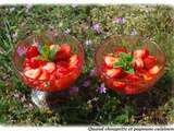 Coupe de fraises a la menthe du jardin