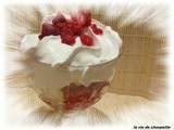 Coupe glacee framboises, creme chantilly maison, biscuits roses de reims, eau de vie de framboises