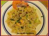 Farfalle aux crevettes, au basilic et aux courgettes