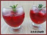 Fraises en suspension au sirop d'hibiscus