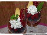 Fruits rouges frais en verrine