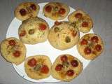 Petits pains aux olives et mini-pizza tomates-olives