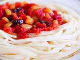 Tagliatelles aux tomates, raisins et pignons de pin