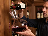 Carafer un vin : la méthode idéale pour réussir l’aération des bouteilles