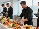Prix buffet froid 100 personnes : ce que les traiteurs ne vous disent pas
