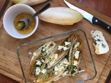 Endives braisées au roquefort, vinaigrette au miel