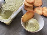 Glace au thé vert matcha et tuiles coco