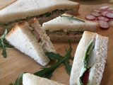 Pesto de roquette et club sandwich printanier aux radis et chèvre frais