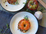 Tomates farcies aux légumes, crème à l'estragon et à l'ail