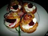 Petits Choux à la crème pâtissière, chantilly et framboises