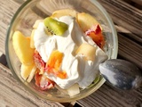 Salade des fruits et chantilly au skyr