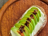 Avocado toast avec crispy chili oil