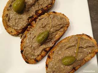 Crostini toscans avec pâté de foie de volaille