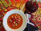 Gaspacho avec garniture de cubes de légumes et croûtons de Cyril Lignac