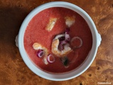 Gazpacho aux crevettes et jalapeños