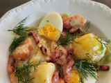 Ragoût d'œufs à la moutarde avec du lard croustillant