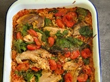 Riz aux tomates, épinards et poulet au four