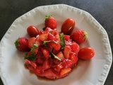 Salade de tomates et fraises au balsamique