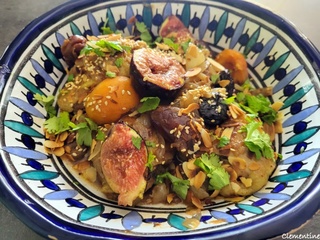 Tajine de poulet aux dattes, figues, pruneaux et abricots