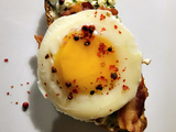 Toast à l'œuf poché, bacon et mascarpone