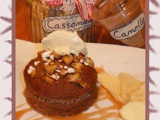 Gâteau de pain d'épice aux pommes, croustillant de popcorn sauce caramel beurre salé