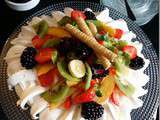 Pavlova à la Ricotta et Glace au Lait Concentré aux Fruits Rouges