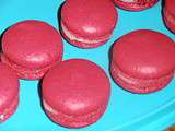 Macarons rose fuschia à la ganache chocolat blanc/gelée de Framboise