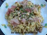 Coquillettes façon risotto à l'huile de truffe, jambon cru et noix