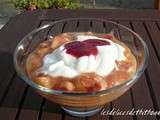 Coupe de pêches caramélisées au fromage blanc