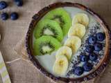 Smoothie bowl à la spiruline, kiwi et avocat