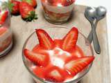 Mousse de fraises comme une charlotte