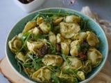 Salade de tortellonis pesto, tomates séchées mozzarella