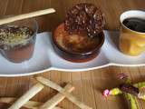 Café gourmand mousse pétillante, crème Carambar et bâtonnets croquants