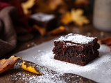 Envie gourmande ? Ce brownie fondant spécial saison froide se fait au chocolat noir et sans farine