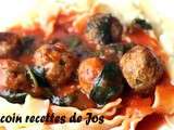 Boulettes de poulet sauce tomate et épinards