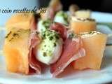 Mini-brochettes de cantaloup, bocconcinis et prosciutto