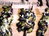 Mini-brochettes de poulet au pesto, canneberges et pistaches