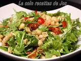 Salade de pâtes, tomates, fêta et roquette