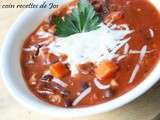 Soupe aux tomates, aux pâtes et aux haricots rouges