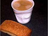 Biscuit aux amandes et café