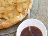 Tarte pommes & poires, sauce caramel au  beurre salé