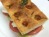 Focaccia Pugliese à la pulpe de pomme de terre ( 2 tomates pesto-mozzarella)