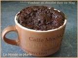 Fondant au chocolat dans un Mug