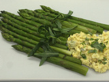 Asperges vertes, sauce cornichon estragon