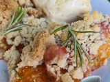 Crumble pêches abricots au romarin
