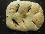 Fougasse aux tomates confites et aux olives noires