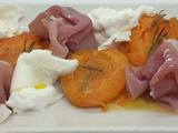 Salade d'abricots rôtis au romarin, burrata et jambon